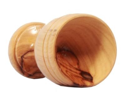 Coupe en bois d'olivier pour uf