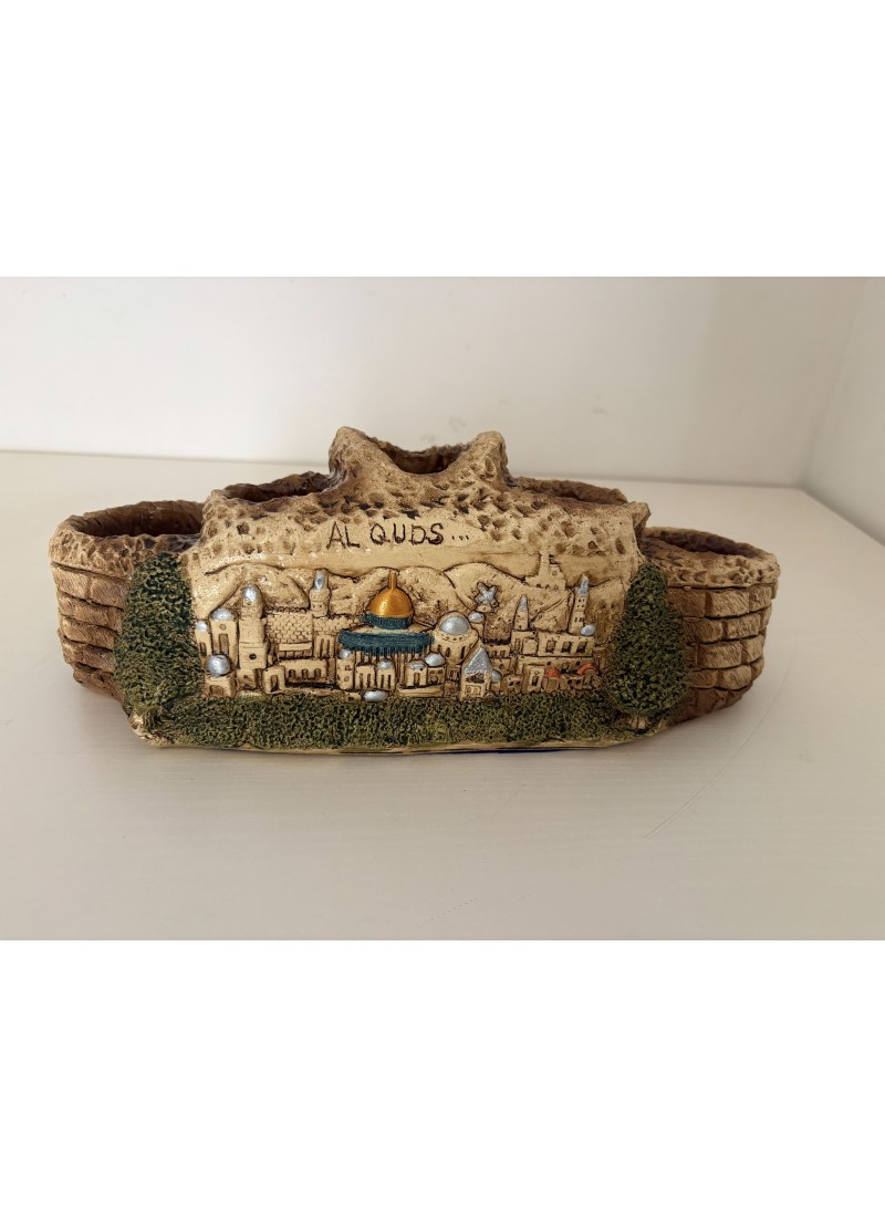 “Al Quds – Ville vivante”  Pot mural ou centre de table sculpté