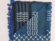 Keffieh palestinien Original Bleu nuit motif losanges blancs et pompons bleus foncés